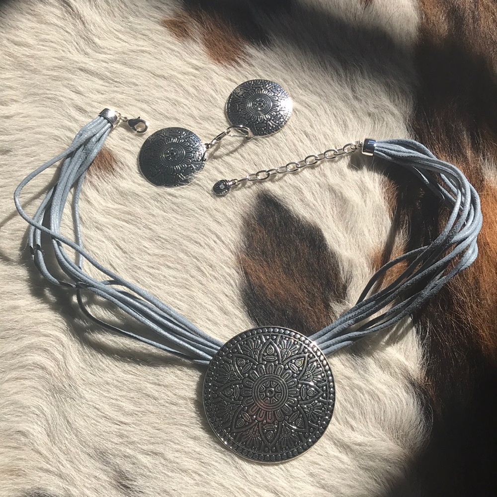 Leather necklace & matching earrings.